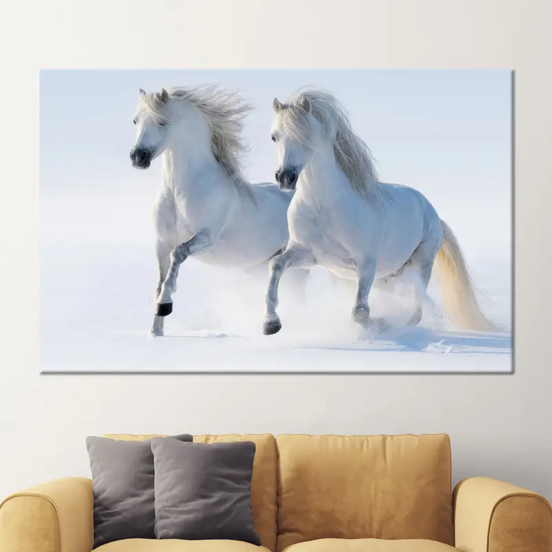 Zarif Beyaz At Kanvas Tablo: Kış Kar Sahnesi Kanvas Tablo
