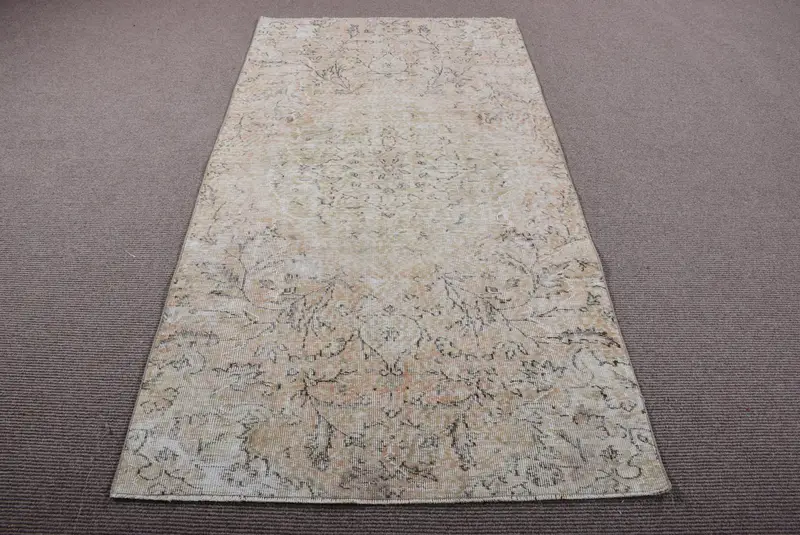 Alfombra turca de 3,8x7,2 pies, alfombra vintage, alfombra con bordes blancos Oushak - 1