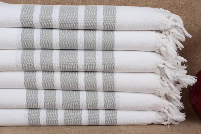 Toalla de playa turca bordada Chevron gris claro, beige, 40x71 pulgadas