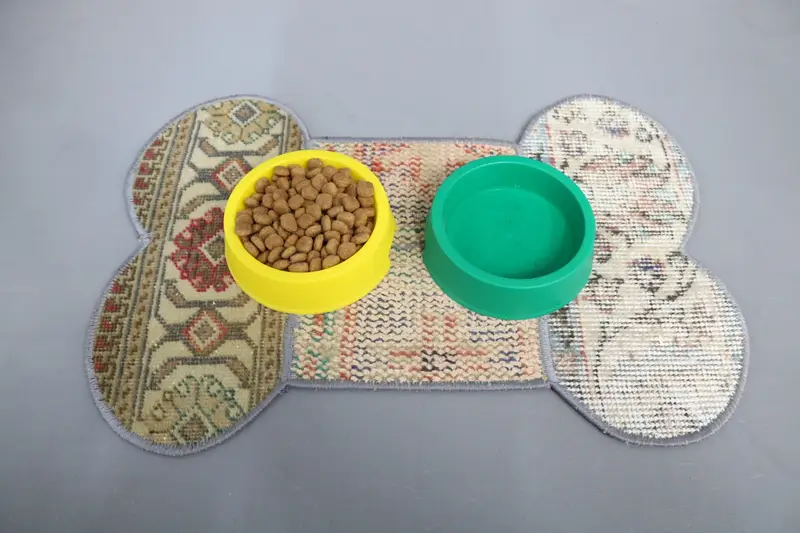 Mittelgroße Haustiermatte aus Baumwolle in Beige und Braun mit Schaumstofffüllung, langlebige Haustierunterlage