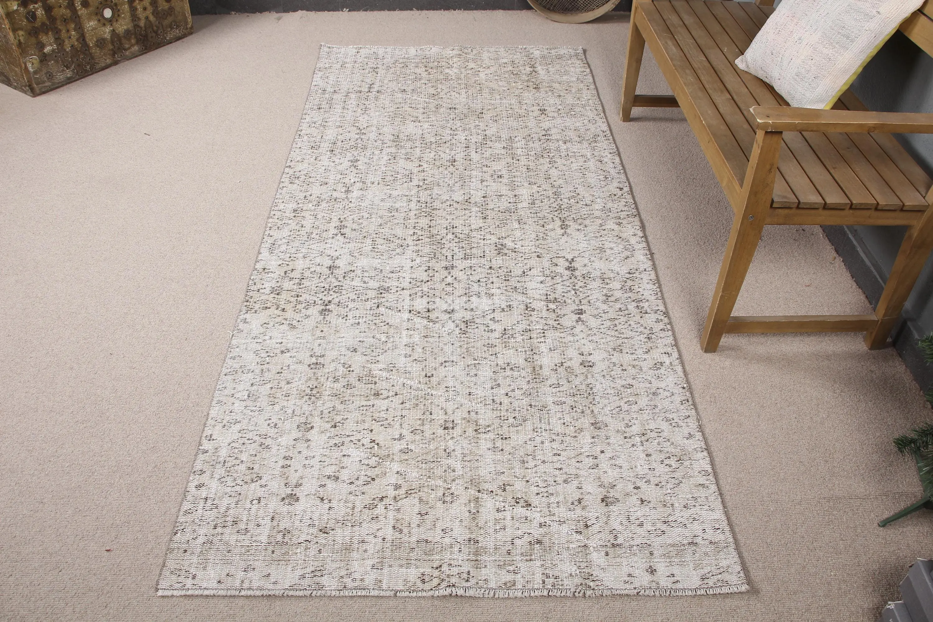 Türk Vintage Halısı, Alan 3.7x8.1 ft (112x248 cm) Halı, Beyaz Çiçekli Yün Halı - 1