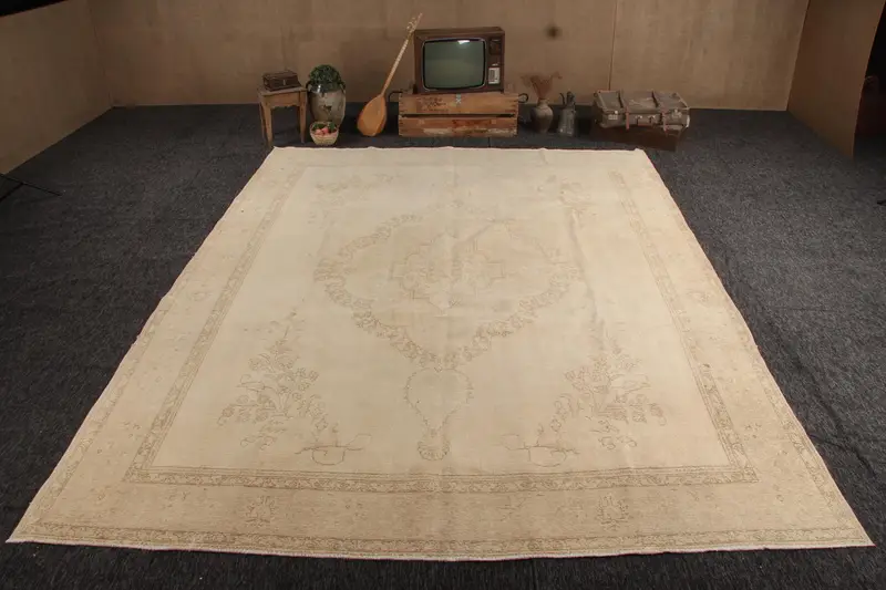 9.7x12.5 ft Vintage Rug, Turkish Oversize Rug, Beige Animal Print Wool Rug - 1