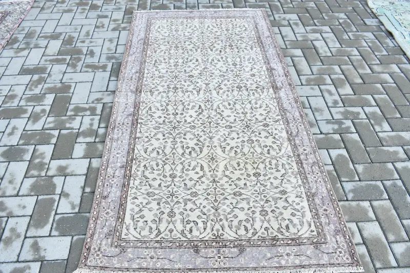 Alfombra vintage turca de área de 3,6x6,8 pies, alfombra de lana con bordes blancos - 1
