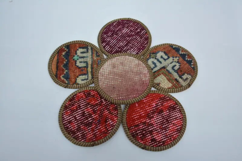 ボヘミアンラウンドコースター、レッドとブロンズのコースター、滑り止め裏地付き