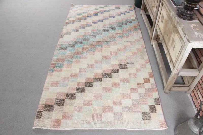 Handgefertigter Teppich in Beige und Orange, 0,3 x 7,3 Fuß, gestreift, geometrisch