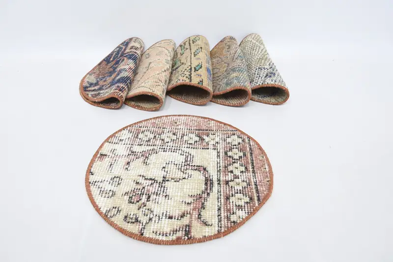 エレガントなベージュとブロンズのプレースマット、多用途で耐久性のあるテーブル装飾