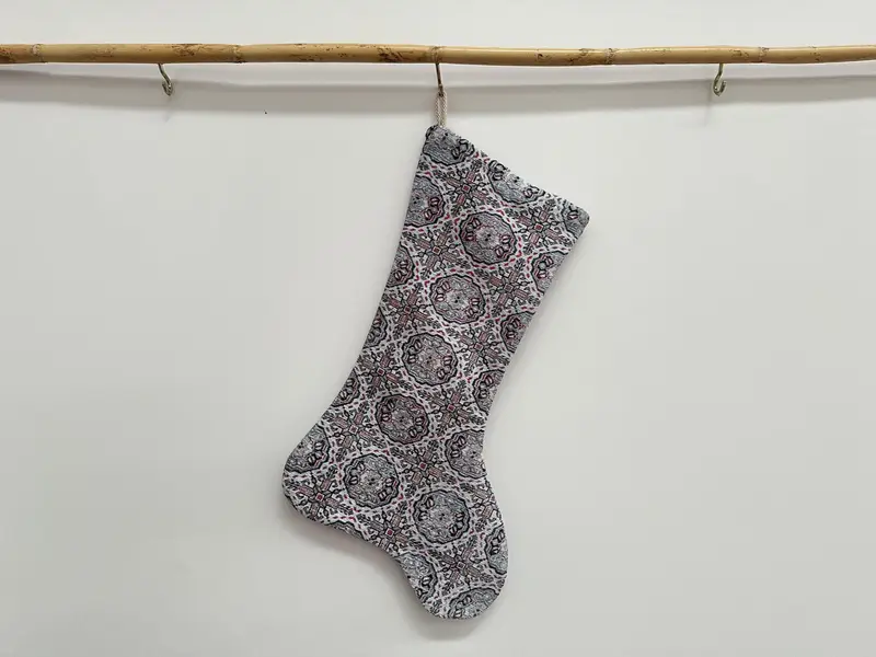 Strumpf mit Stammes-Kelim-Print: Moderner Chic und Komfort