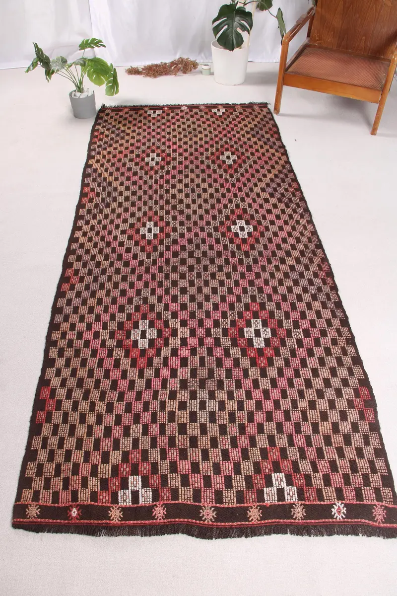 Elegant Pink Rug, 3,7x8,9 ft Bordered Design
