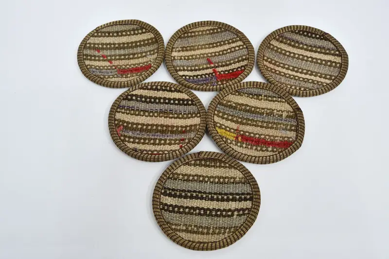 Elegantes posavasos a rayas beige y grises, posavasos circulares premium