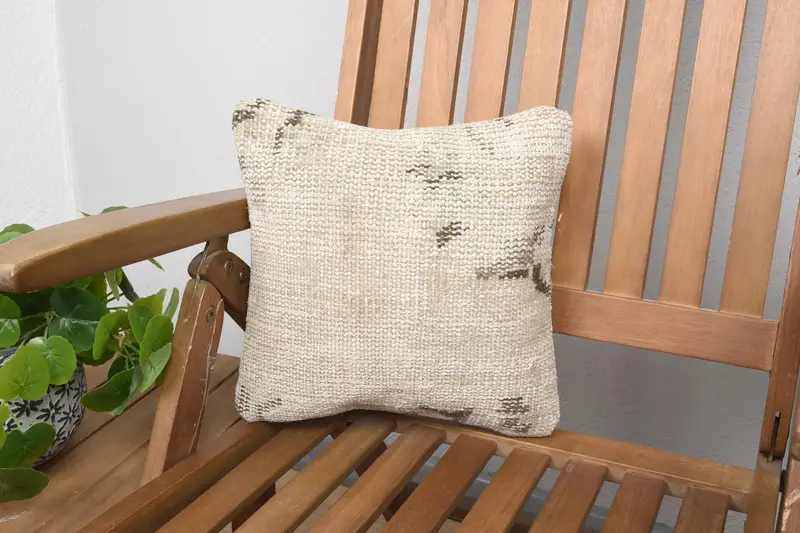 Geometrisches besticktes Kissen in Beige und Braun, handgefertigtes Vintage-Kissen