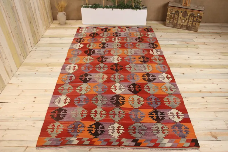 Handmade Red Rug, 0.5x10.6 ft Floral & Paisley Design