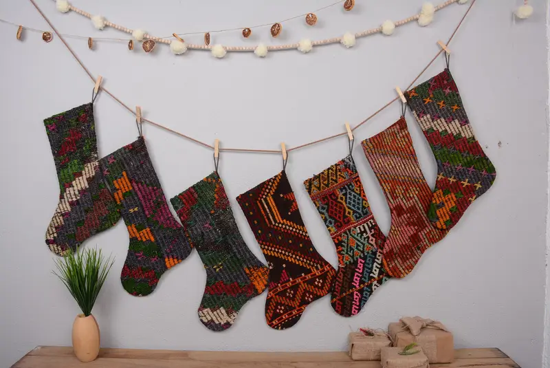 Media navideña ecológica, media de 7 pulgadas con patrón de adorno