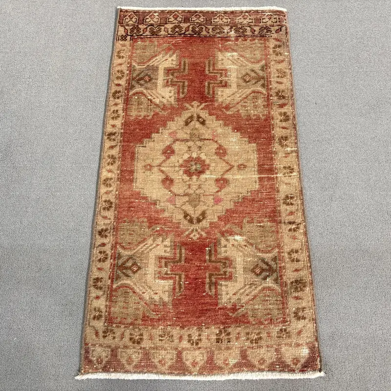 レッドフローラルラグ、0.1x3.2フィートのエレガントな装飾