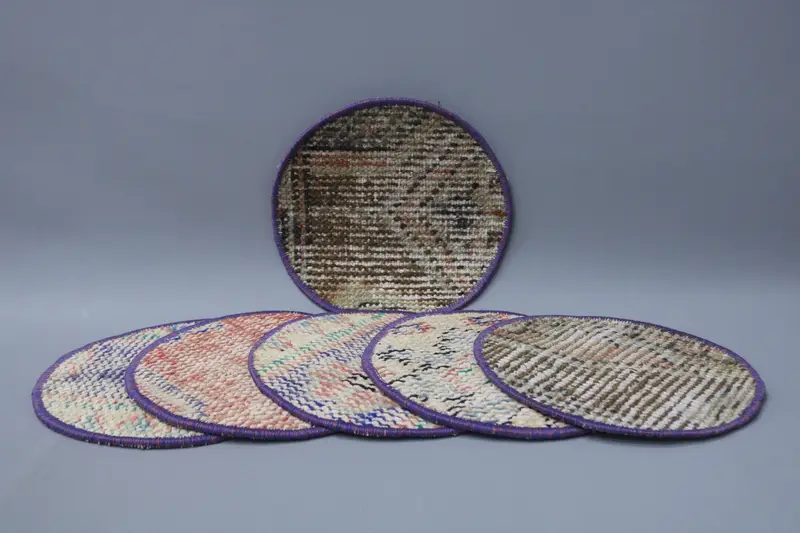 Elegantes Tischset in Blau und Beige, 25,4 x 25,4 cm großes türkisches Kelim-Esszubehör