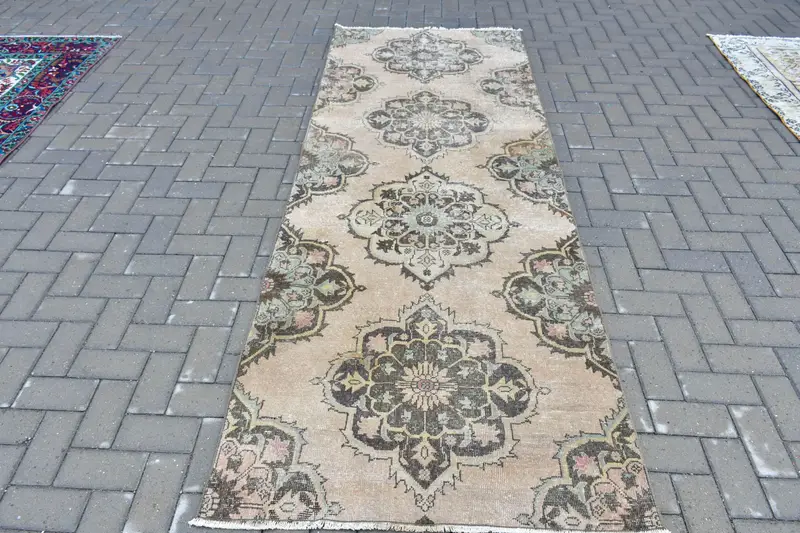 Türk Yolluk Halısı 3.3x9.2 ft (102x279 cm), Oushak Kahverengi Kareli Vintage Halı - 1