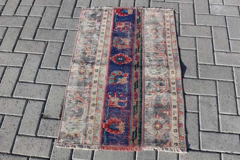 ブルーの幾何学模様のラグ、2x3フィート、ブラウンの花柄モチーフ