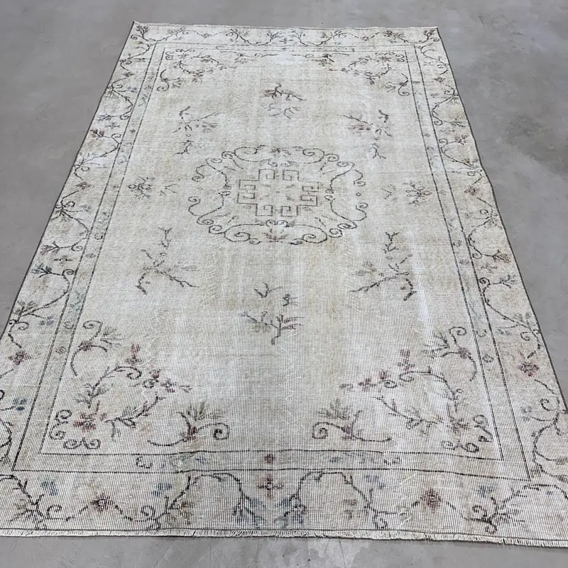 Vintage Turkish Rug, 5.5x8.5 ft Oushak Rug, White Blue Floral Wool Rug - 1