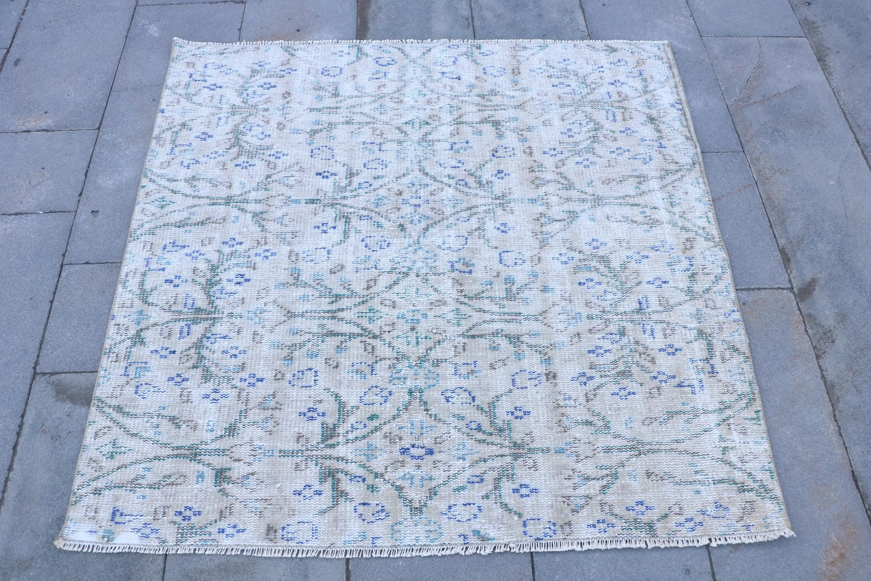 4.1x4 ft Türk Vintage Halı, Accent Halı, Beyaz Mavi Bitkiler ve ağaçlar Yün Halı - 1