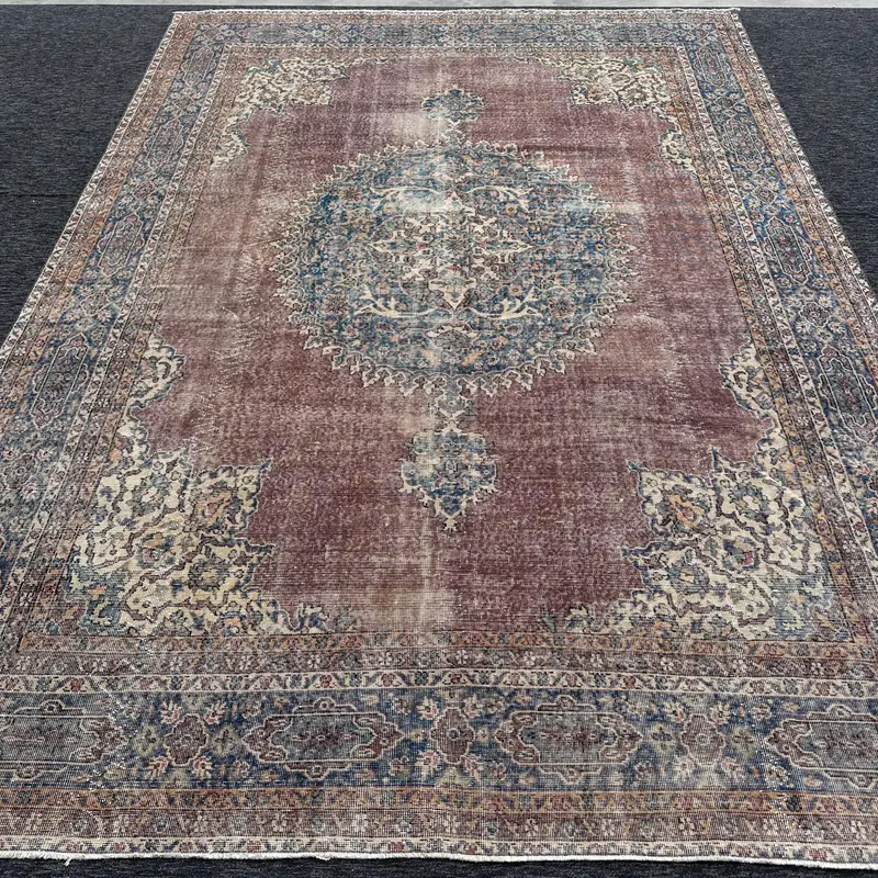 Lila-blauer Teppich, 0,8 x 12,6 Fuß, geometrisches Blumenmuster