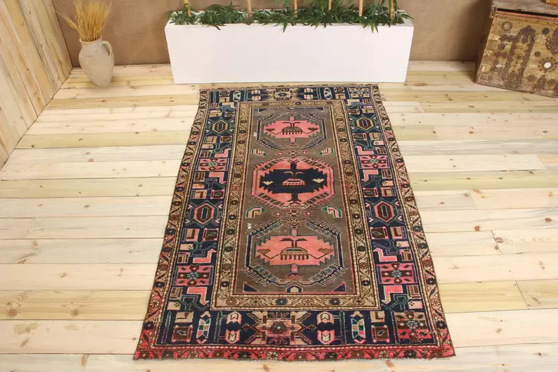 ピンクのボーダーの手作りブルーラグ、3.2x6.5フィート