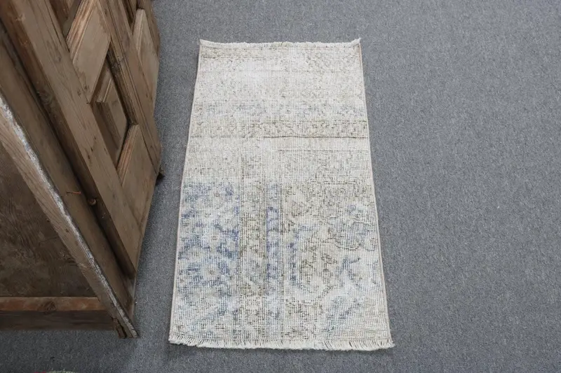Alfombra turca vintage, alfombra pequeña de 1,4x2,8 pies (44x85 cm), alfombra de lana de lunares blancos - 1