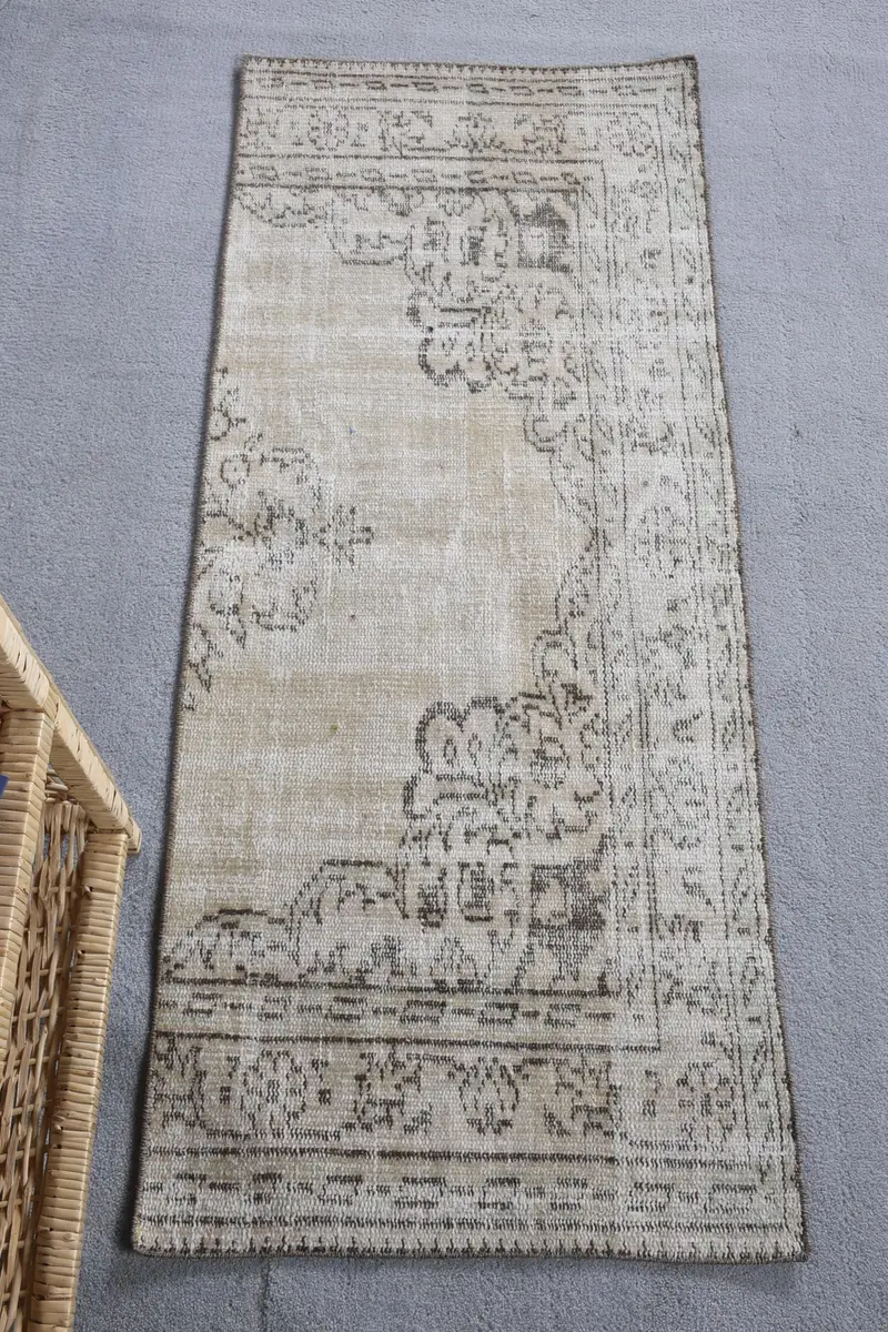 Elegant Beige Rug, 2x4 ft Bordered Design