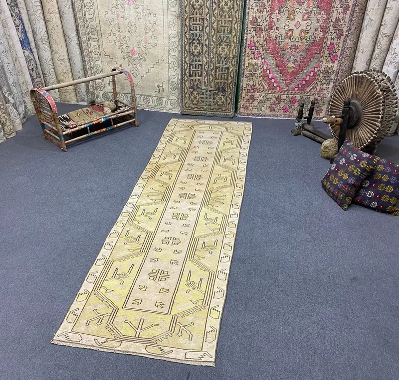 Yellow, Beige Floral Rug, 2,7x9,3 ft Chic Decor