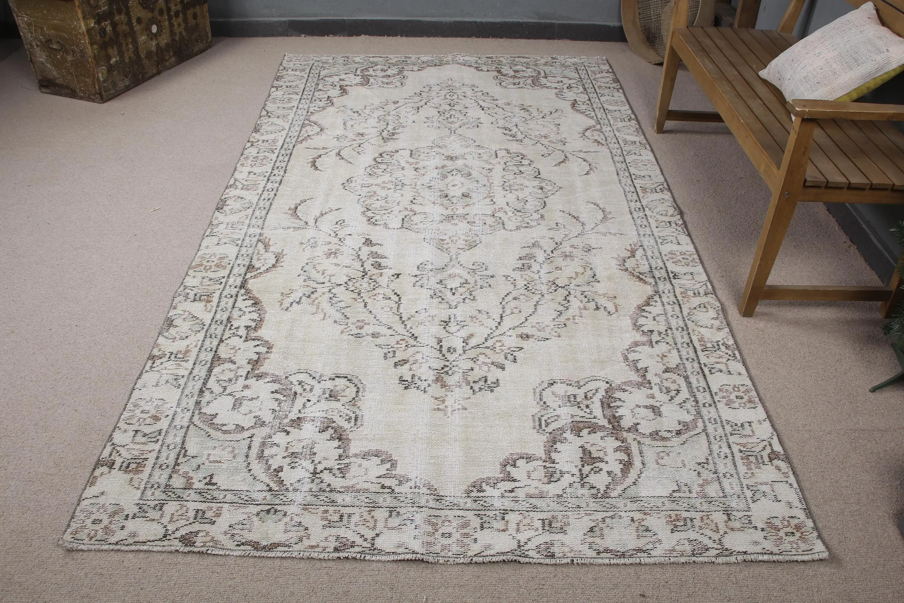 Türk Vintage Büyük Halı 5,3x9,2 ft (162x281 cm), Beyaz Hayvan Baskı Halı - 1