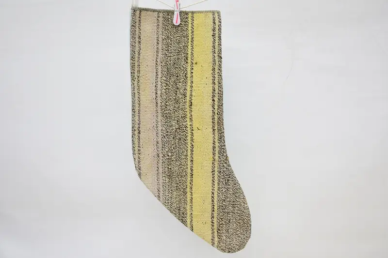 茶色と黄色のクリスマスオーナメントストッキング、お祝いホリデーストッキング