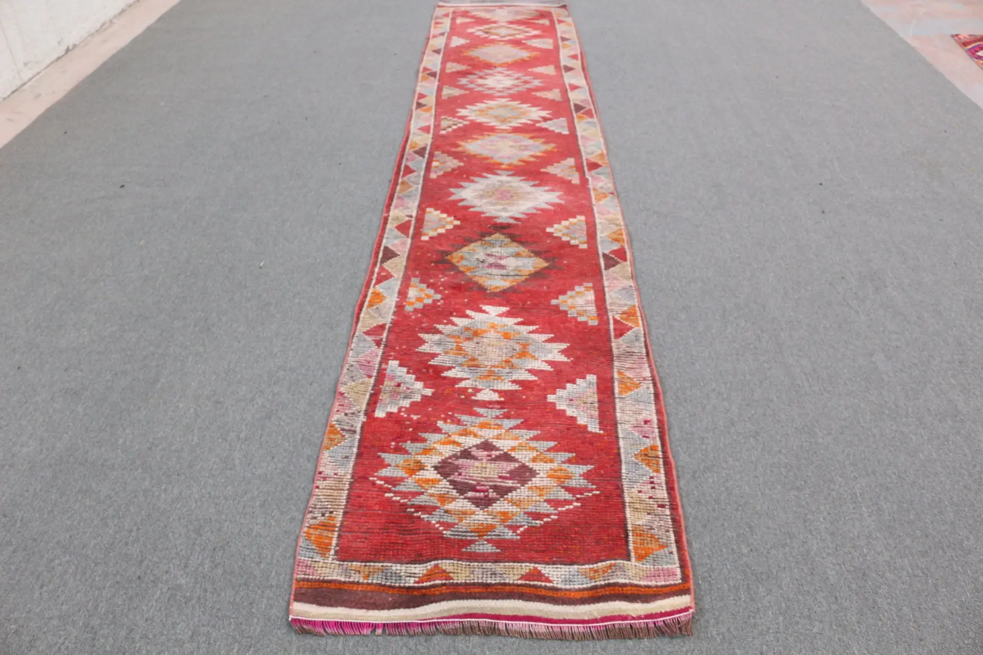 Türkischer Vintage-Teppich, 2,5x12,3 ft Läuferteppich, roter Herki-Blumenteppich - 1