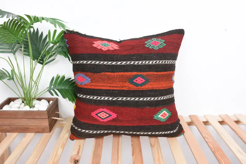 Gesticktes geometrisches Kissen in Braun und Rosa, handgefertigtes Vintage-Kissen