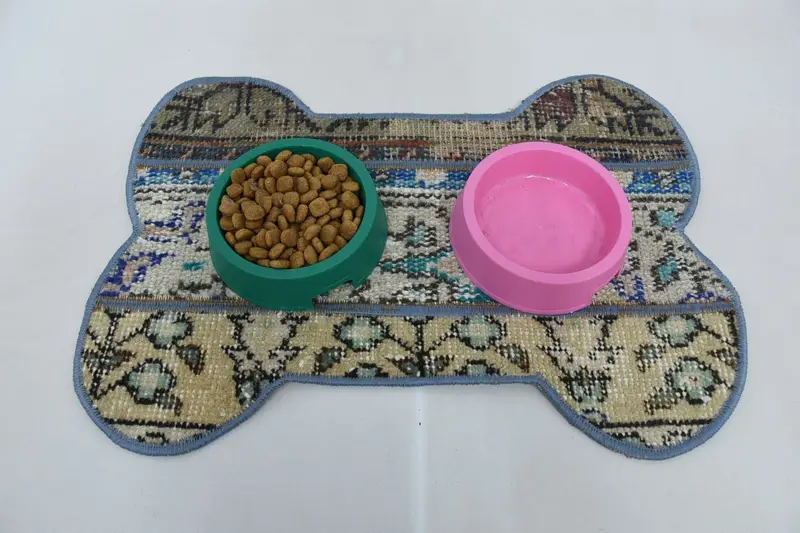 Bohemian Blue and Beige Round Wool Placemat, Traditional Pattern Placemat