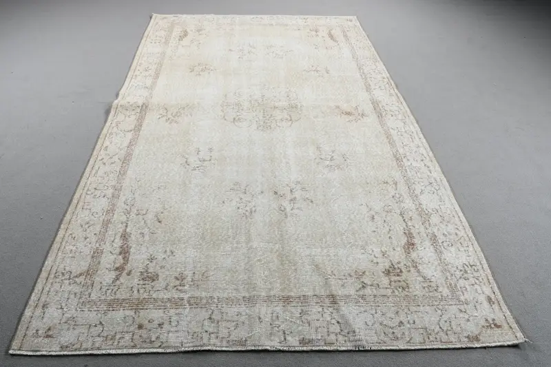 5.5x9.3 ft Türk Halısı, Vintage Büyük Halı, Beyaz Masif Yün Halı - 1