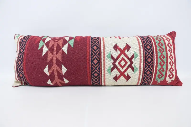 Rot besticktes Wurfkissen, vielseitiges rechteckiges Kissen für jeden Raum
