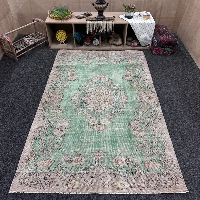 Türkischer Teppich 5,4 x 8,5 Fuß, Vintage Oushak Wollteppich mit grünem Blumenmuster - 1