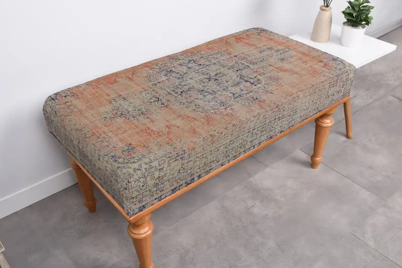 ピンクとブロンズの北欧風オットマン、キリム風のオットマン