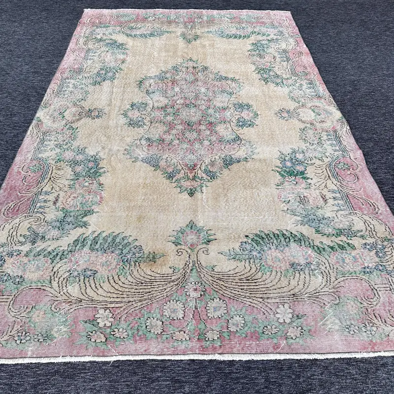 Alfombra de patchwork en amarillo vibrante, 0,6x10,9 ft con detalles en rojo