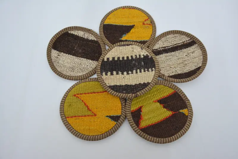 Elegante posavasos a rayas naranjas y marrones, almohadilla de café antideslizante duradera