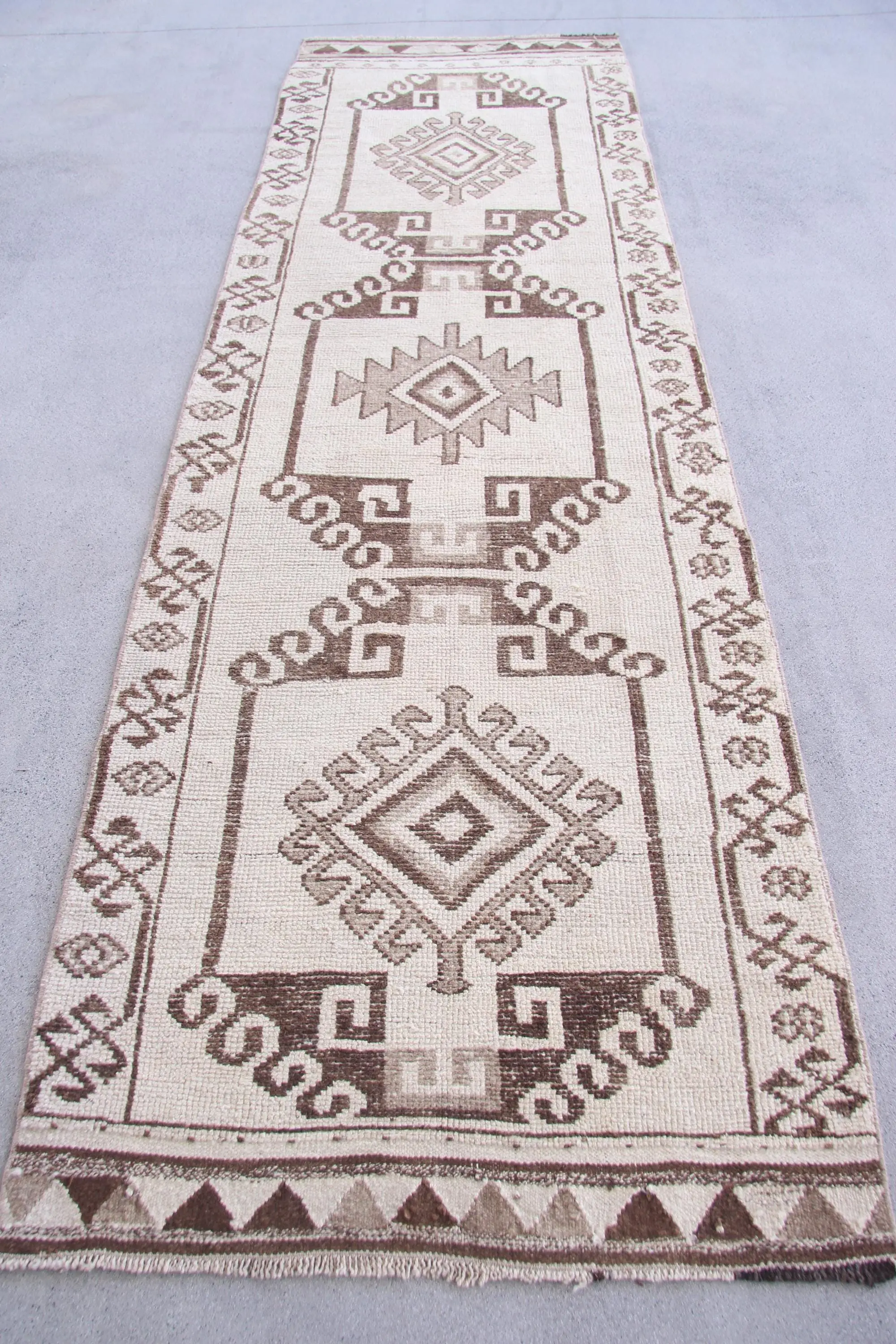 Herki Turkish Rug, 3.5x11.6 ft Vintage Rug, White Animal Print Wool Rug - 1