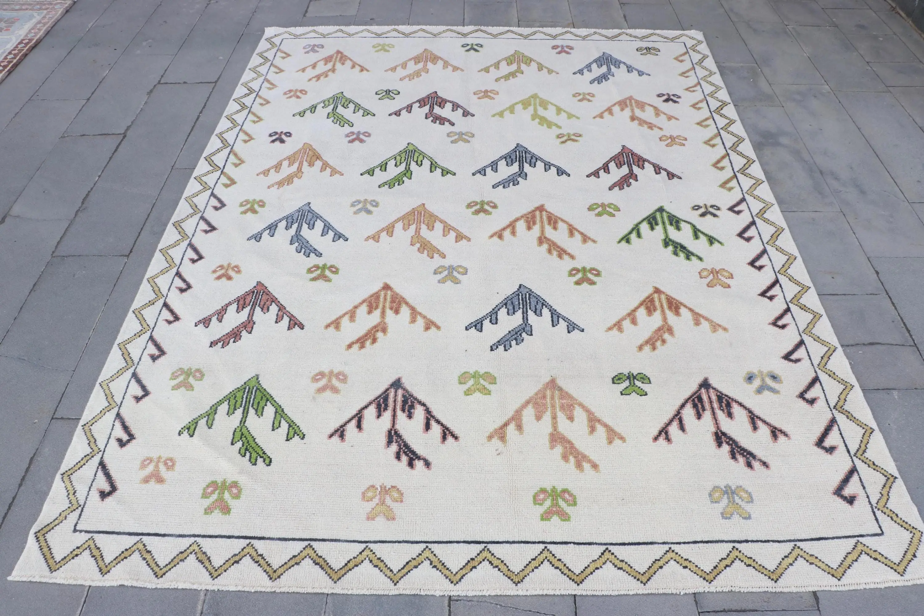 7.7x10.3 ft Rug, Vintage Turkish Oversize Rug, White Wool Rug - 1