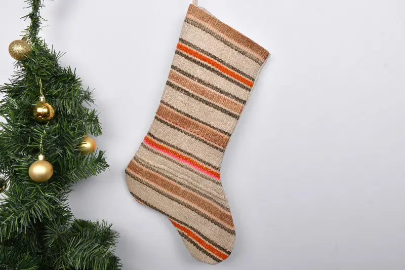 Şenlikli Noel Süsleri Deseni, 7 İnç Genişliğinde Noel Çorabı