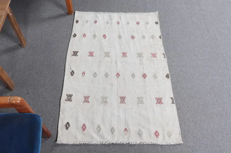 Beige Ombré Rug, 2,4x3,6 ft with Green Accents