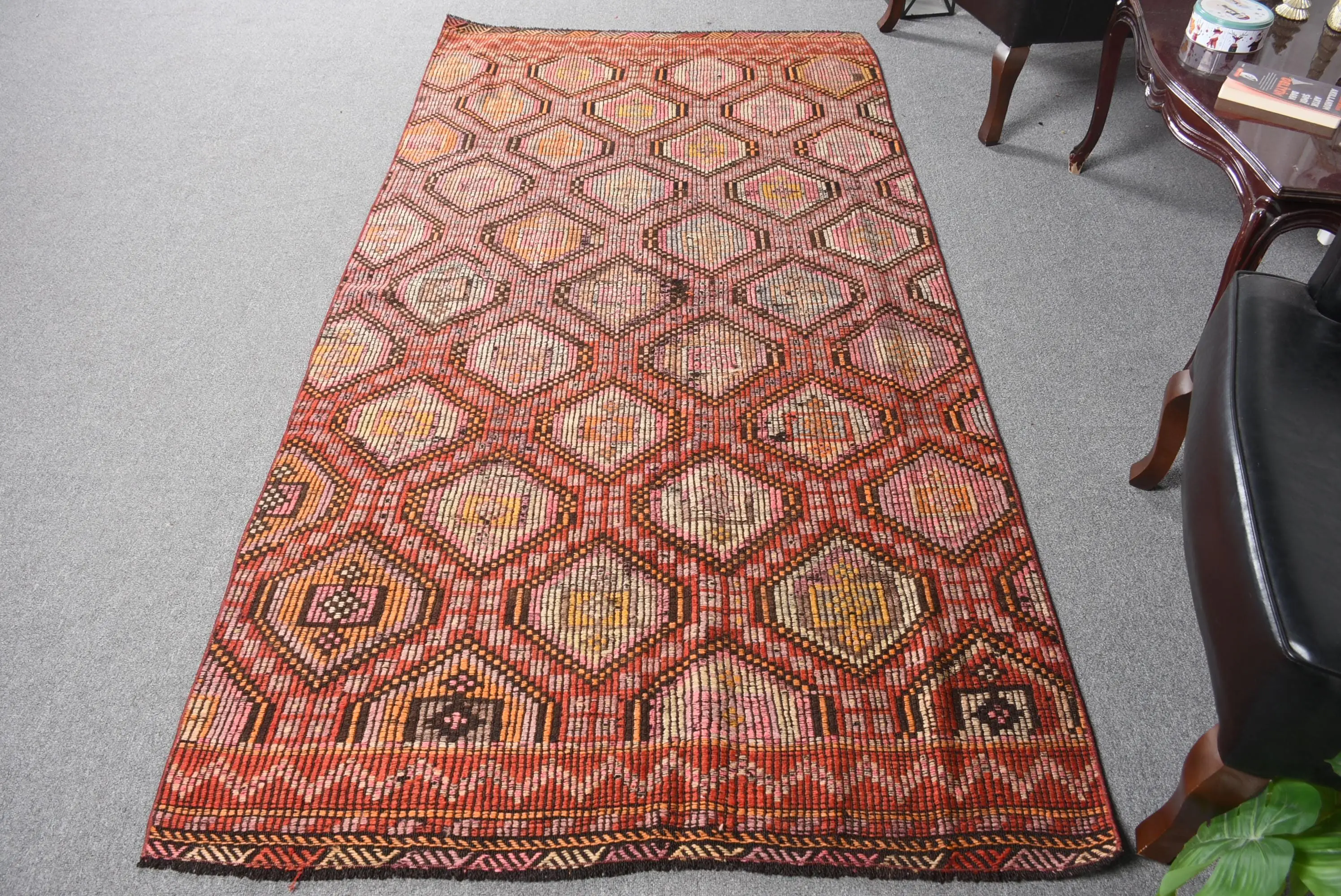 Alfombra vintage turca 4,1x8,1 pies (125x247 cm), alfombra floral roja y rosa Kilim - 1