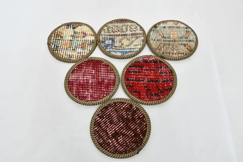 Zarif Kırmızı ve Bronz Bardak Altlığı Seti, Premium Halı Bardak Altlığı Koleksiyonu