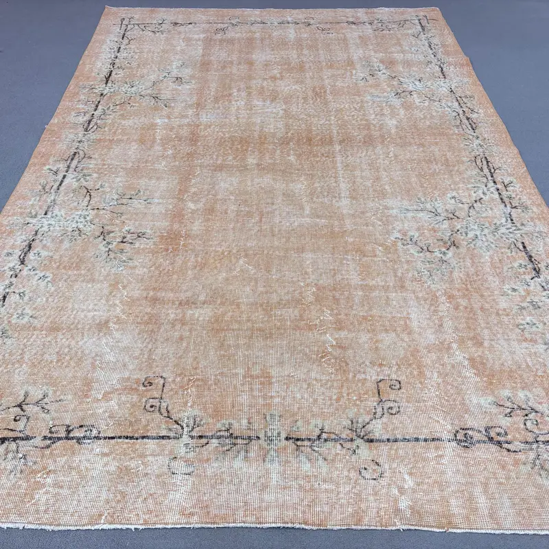 エレガントなベージュのサウスウエスタンラグ、0.6x11フィートのシックな装飾