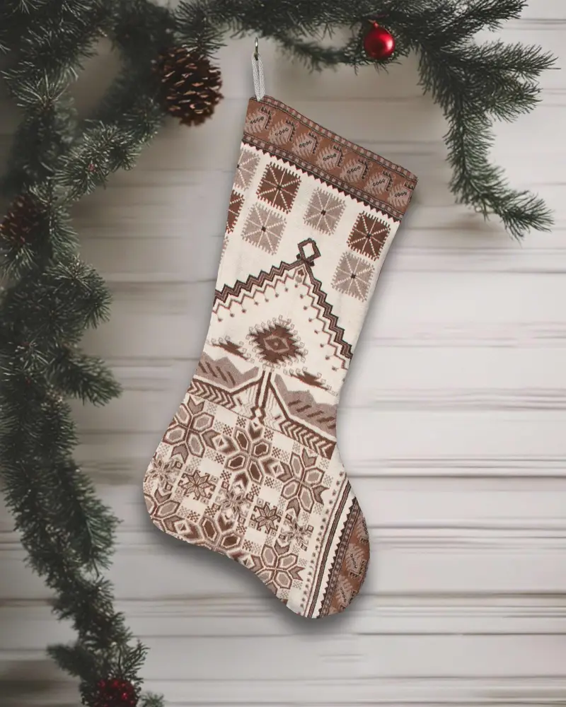Bej ve Kahverengi Noel Çorabı, Şenlikli Süsleme Desenli Tatil Dekoru