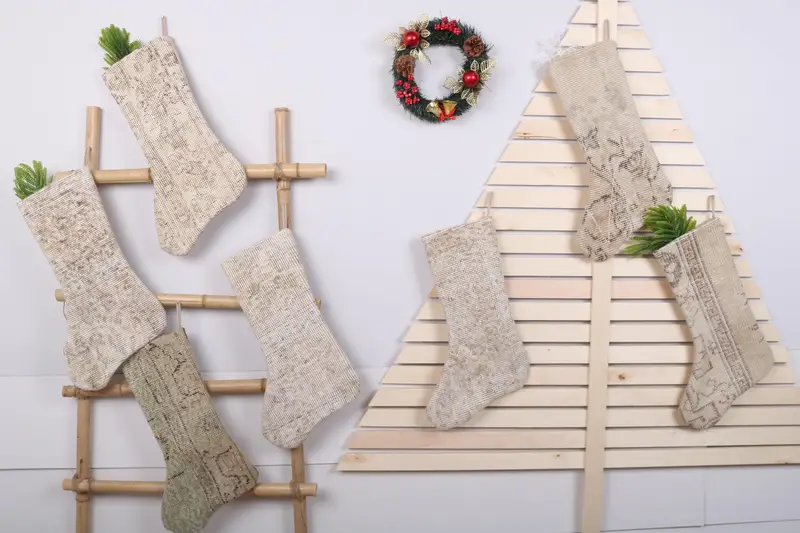 Patrón de adornos navideños, calcetín navideño de alfombra reciclada de 22 pulgadas de ancho