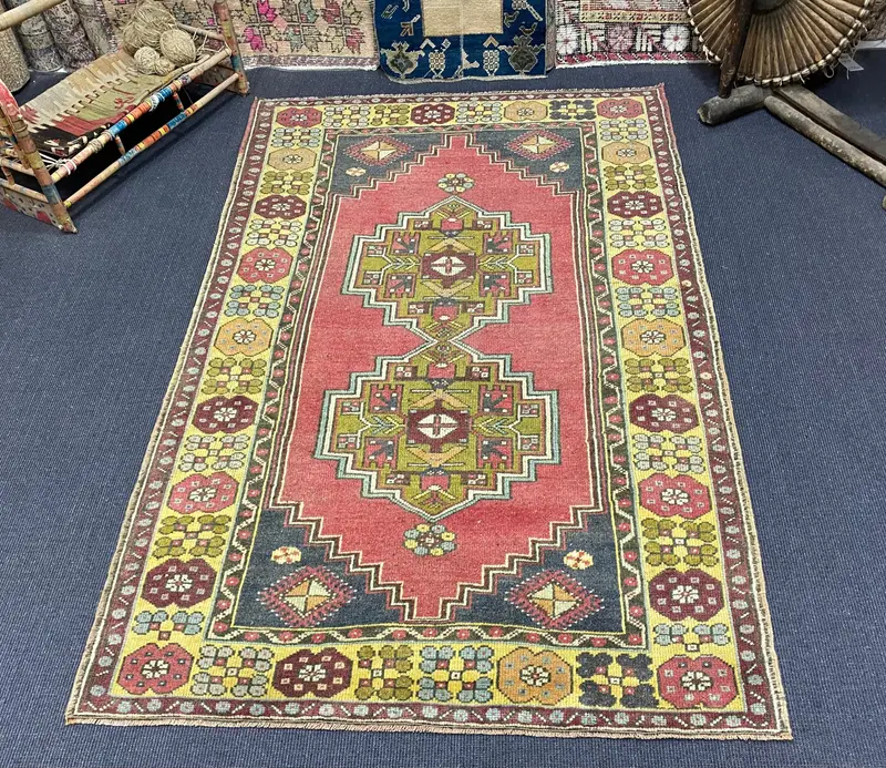 赤と緑の花柄ラグ、4.2x6.9フィートのシックな装飾