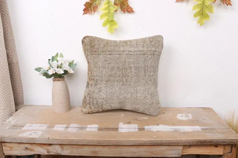 Handgefertigtes besticktes Kissen im Südwesten, Vintage-Kissen in Beige und Grün