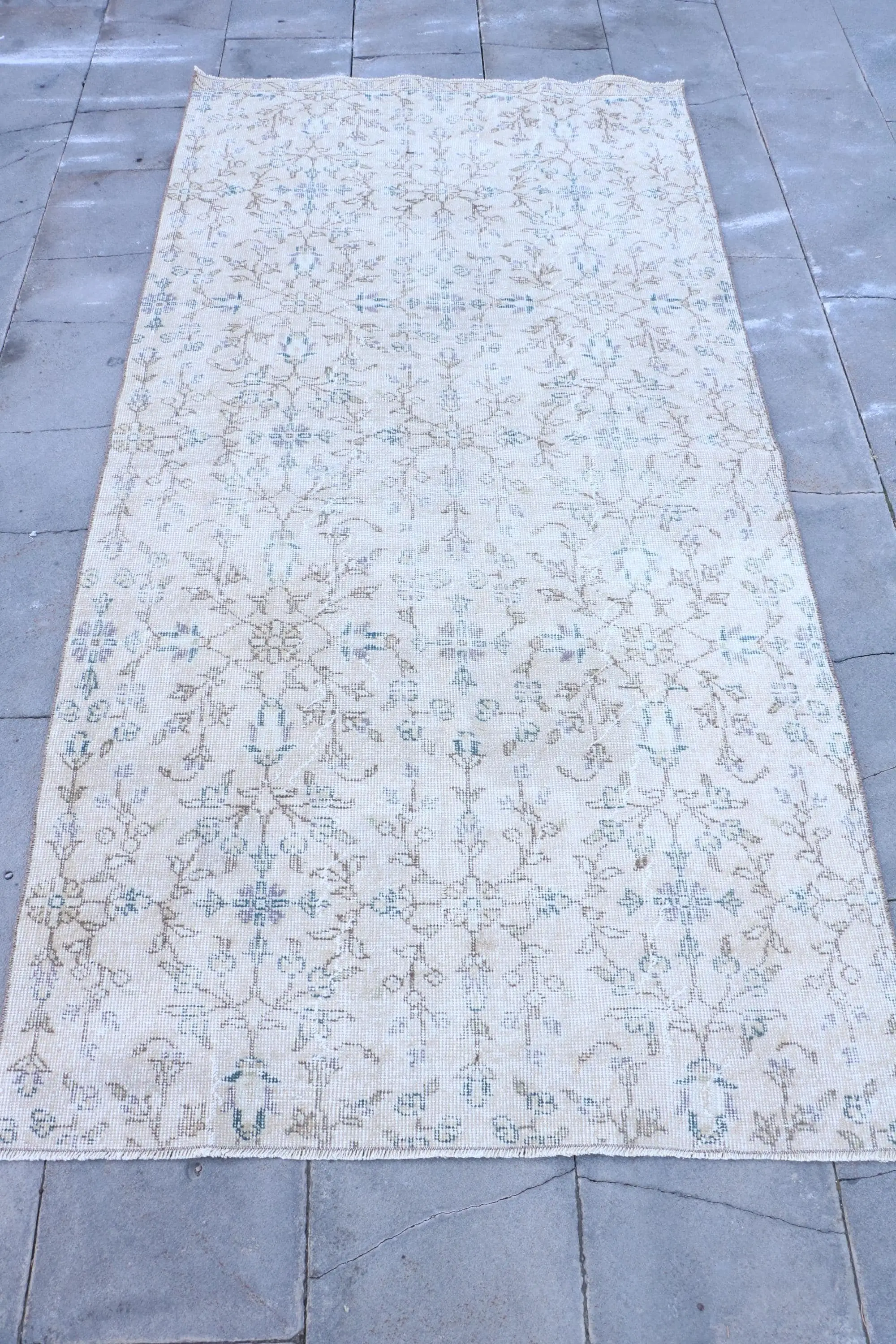 Turkish Vintage Rug 3.6x7.3 ft (111x223 cm), White Moroccan Wool Rug - 1